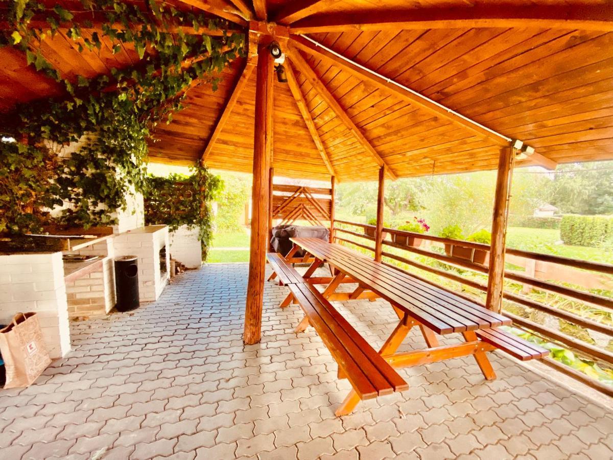 Apartman Ruzak Ruzova Bagian luar foto